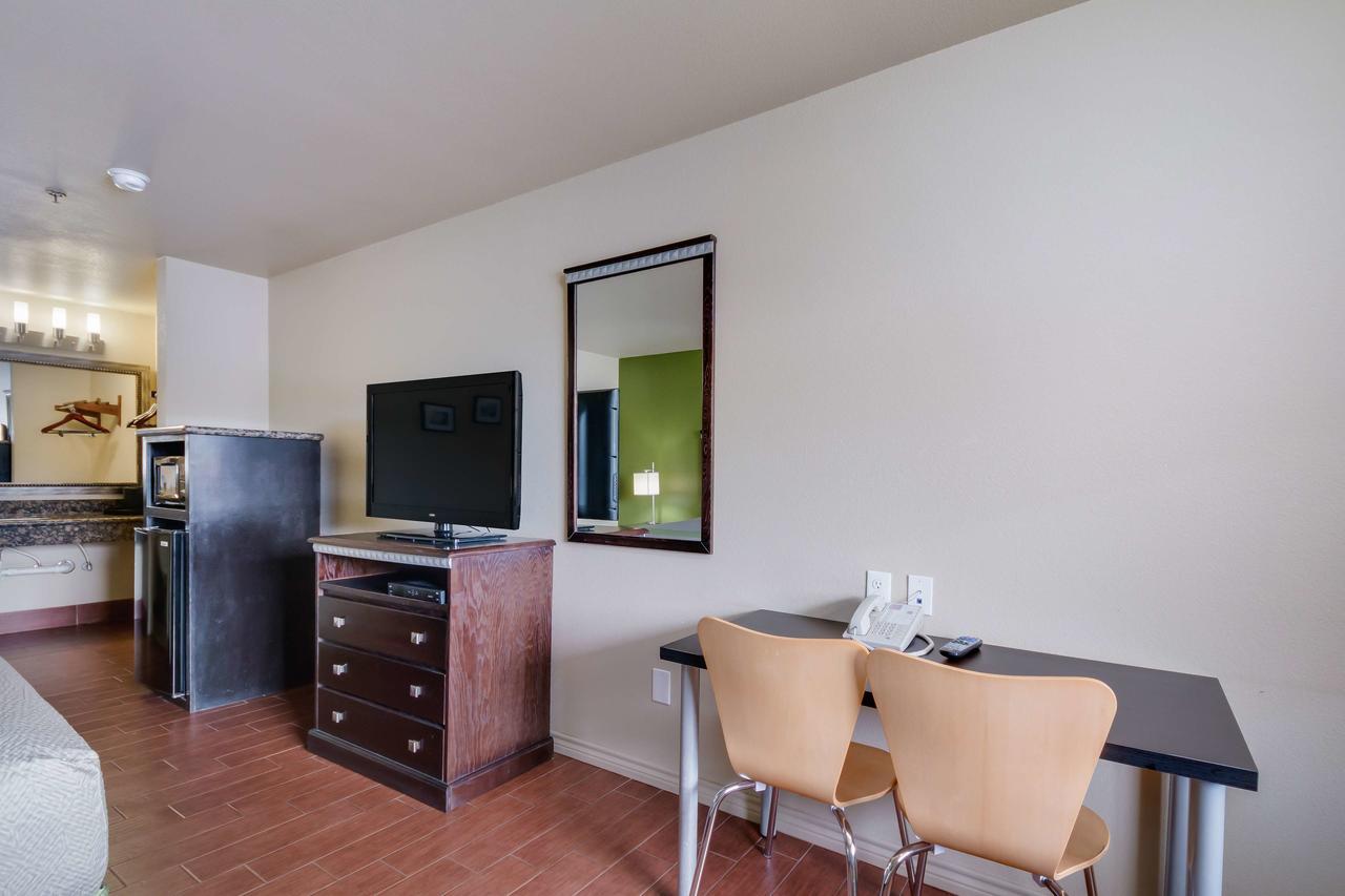 Motel 6 Floresville 外观 照片