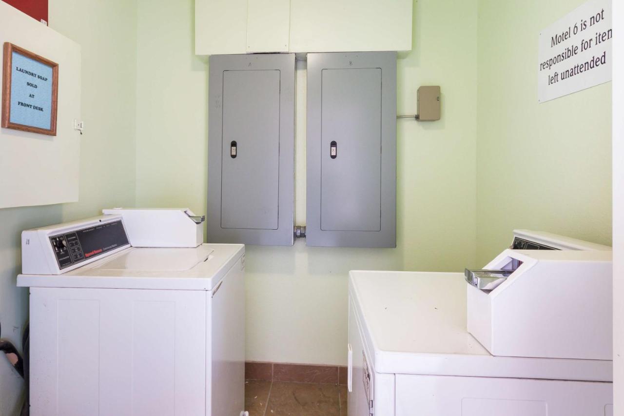 Motel 6 Floresville 外观 照片