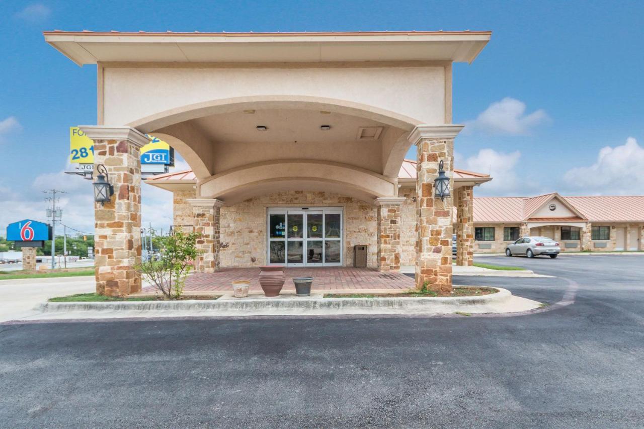 Motel 6 Floresville 外观 照片